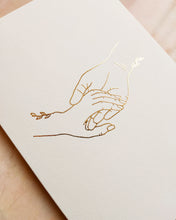 Afbeelding in Gallery-weergave laden, Better Together - Hands of Gold Goudfolie | Liefde | Luxe Wenskaart A6