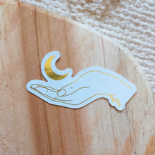 Afbeelding in Gallery-weergave laden, Moon Magic - Hands of Gold Goudfolie Sticker 6.6x3.9cm