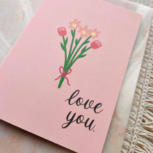 Afbeelding in Gallery-weergave laden, Bloemen met strik | Love You | Wenskaart A6
