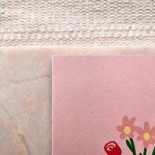Afbeelding in Gallery-weergave laden, Bloemen met strik | Love You | Wenskaart A6
