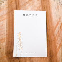 Afbeelding in Gallery-weergave laden, Worth - Hands of Gold Notitieblok A6
