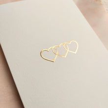 Afbeelding in Gallery-weergave laden, Hearts of Gold met Goudfolie | Liefde | Hartjes | Luxe Wenskaart A6
